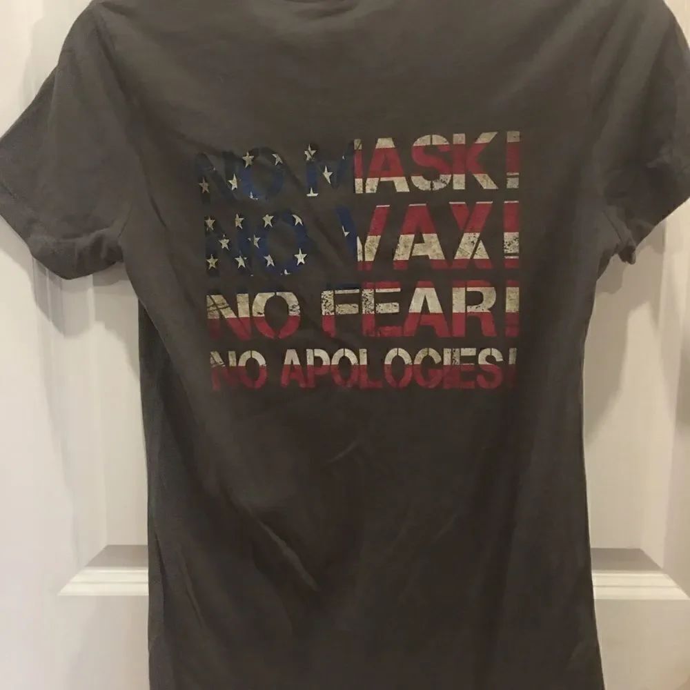 Medium no mask short sleeve gray fitted shirt